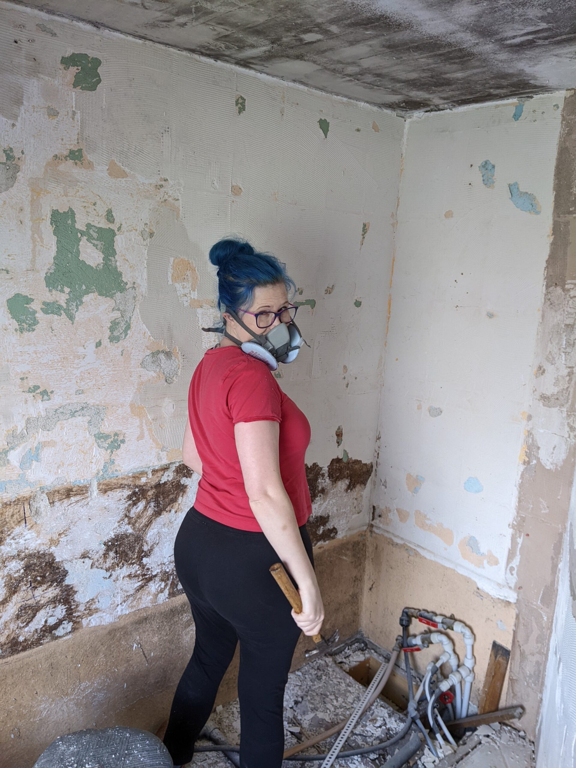 Removing tile adhesive from the upstairs bathroom #whatachore ??